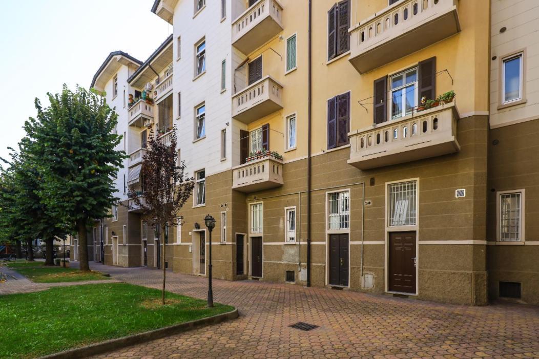 Paki Home Nel Cuore Dei Navigli Di Milano Milão Exterior foto
